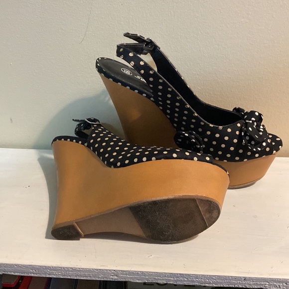 Black and white polka dot peep toe wedge heels - Picture 4 of 6